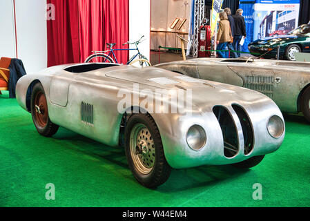 FRIEDRICHSHAFEN - Maggio 2019: silver racing car prototipo di BMW 328 TOURING 1938 cabrio a Motorworld Classics Bodensee il 11 maggio 2019 in Friedrichshafen Foto Stock