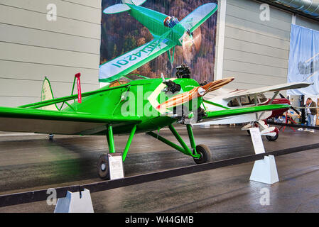 FRIEDRICHSHAFEN - Maggio 2019: verde lime KINNER SPORTSTER B-1 1934 a Motorworld Classics Bodensee il 11 maggio 2019 a Friedrichshafen, Germania. Foto Stock