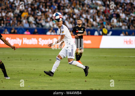 Carson, California, Stati Uniti d'America. 19 Luglio, 2019. Occhio sulla sfera. Favio Alvarez (11) durante El Trafico, la Los Angeles derby. Credito: Ben Nichols/Alamy Live News Foto Stock