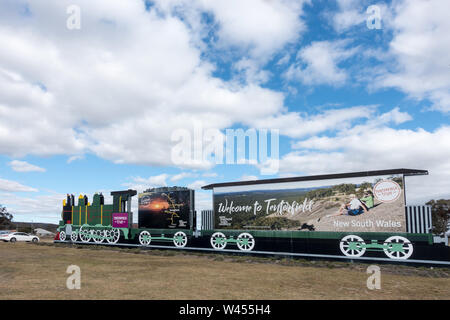 Benvenuto a Tenterfield segno a NSW/Queensland confine sull'autostrada del New England. Australia. Foto Stock