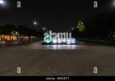 Seoul, Corea del Sud - 25 Giugno 2019 : Parco Olimpico di notte Foto Stock