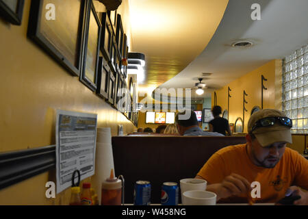 All'interno del cucchiaio unto cafe, Chris' famoso Hot Dogs, famoso come una casa per la composizione di canzoni di Hank Williams, Sr, in Montgomery AL, STATI UNITI D'AMERICA, Foto Stock