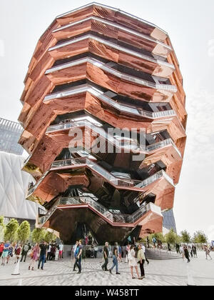 New York, Stati Uniti d'America - 5 Giugno 2019: la nave anche noto come The Hudson Yards scala (progettato dall architetto Thomas Heatherwick) Foto Stock