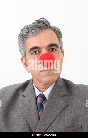 Ritratto di un imprenditore che indossa il clown naso Foto Stock