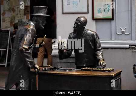 Statue in bronzo a Zhongshan Road in Haikou Foto Stock