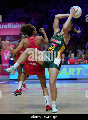 Izette Griesel (RSA) in azione durante la vitalità Netball World Cup 2019 in corrispondenza di M&S Bank Arena Liverpool Regno Unito il 18 luglio 2019. GlennSports. Foto Stock