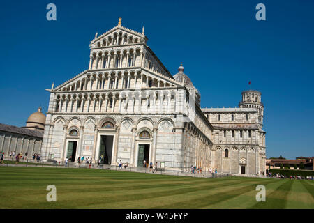 Firenze, Italia, Luglio 2018, turistico presso la Cattedrale di Firenze, Basilica di Santa Maria del Fiore e la torre pendente di Pisa. Foto Stock