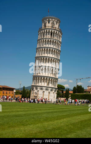 PISA, Italia, Luglio 2018, turistico a Torre Pendente di Pisa. Foto Stock