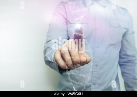 In prossimità dell'umana toccando una molecola di DNA su uno sfondo bianco. I supporti misti. Foto Stock