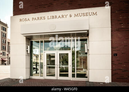 L'edificio d'ingresso per il Rosa Parks Library & Museum Situato in centro di Montgomery, AL, STATI UNITI D'AMERICA Foto Stock