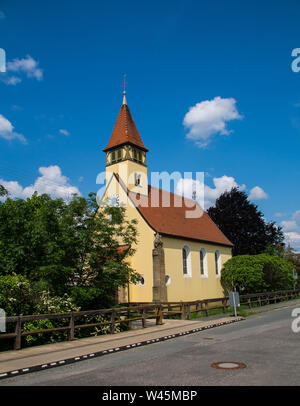 Piccola cappella denominata Marienkirche nel villaggio tedesco Neuses Foto Stock