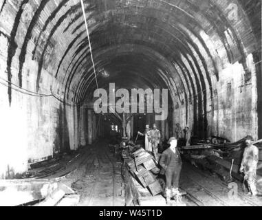 La costruzione del grande nord del tunnel ferroviario al di sotto del centro cittadino di Seattle (CURTIS 1546). Foto Stock