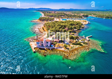 Jadrija faro in Sibenik bay ingresso vista aerea, arcipelago della Dalmazia, Croazia Foto Stock