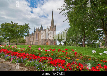 FORRES MORAY Scozia la chiesa di st Laurence HIGH STREET IN ESTATE Foto Stock