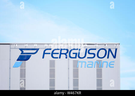 Port Glasgow, Inverclyde / Scozia - 20 Luglio 2019: Ferguson cantieristica nautica per essere nazionalizzate da Scottish governo britannico edificio traghetto Calmac Foto Stock