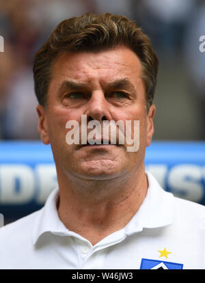 Amburgo, Germania. Il 20 luglio, 2019. Calcio: Test match, Hamburger SV - RSC Anderlecht. Amburgo allenatore Dieter Hecking è in procinto di iniziare il gioco in disparte. Credito: Carmen Jaspersen/dpa/Alamy Live News Foto Stock