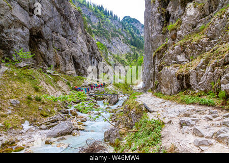 Escursionismo nel Hoelltalk, Hoeltalkamm, Bavaria Germanyt Foto Stock