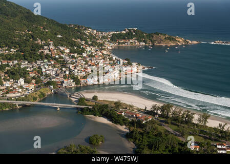 Vista dalla finestra in elicottero a Rio de Janeiro in Brasile Foto Stock