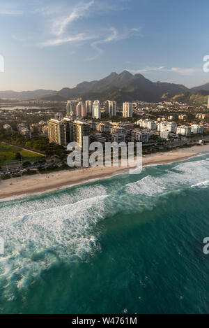 Vista dalla finestra in elicottero a Rio de Janeiro in Brasile Foto Stock