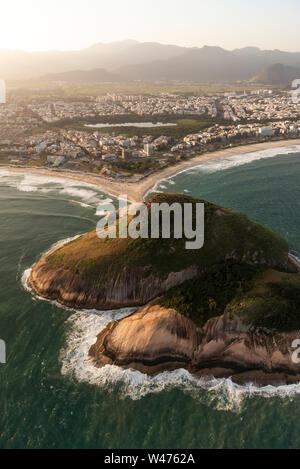 Vista dalla finestra in elicottero a Rio de Janeiro in Brasile Foto Stock