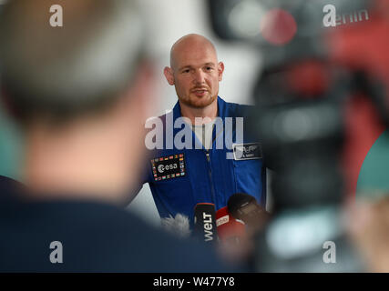 Berlino, Germania. Il 20 luglio, 2019. Astronauta Alexander Gerst parla ai giornalisti durante la Festa della Luna in occasione del cinquantesimo anniversario del primo sbarco sulla luna nel planetario di Berlino. In seguito ha dato una lezione a tutti i visitatori del festival. Credito: Paolo Zinken/dpa/Alamy Live News Foto Stock