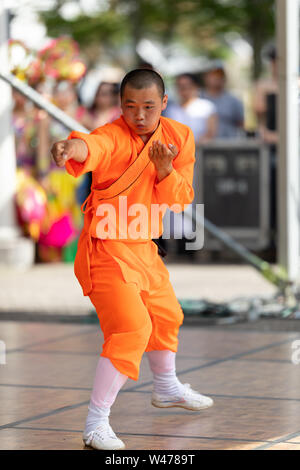 Columbus, Ohio, Stati Uniti d'America - 26 Maggio 2019: Columbus Festival asiatici, cinese gli uomini e le donne di eseguire una visualizzazione di arti marziali di Shaolin in anfiteatro al Foto Stock