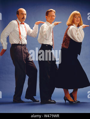 Tre uomini di affari che fare la danza egiziana Foto Stock