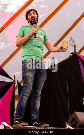 Il comico Mark Watson effettuando al Latitude Festival, Henham Park, Suffolk, Regno Unito il XX luglio 2019 Foto Stock