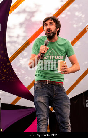 Il comico Mark Watson effettuando al Latitude Festival, Henham Park, Suffolk, Regno Unito il XX luglio 2019 Foto Stock