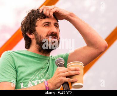 Il comico Mark Watson effettuando al Latitude Festival, Henham Park, Suffolk, Regno Unito il XX luglio 2019 Foto Stock