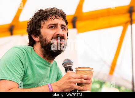 Il comico Mark Watson effettuando al Latitude Festival, Henham Park, Suffolk, Regno Unito il XX luglio 2019 Foto Stock