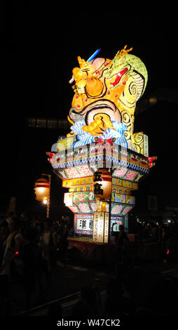 Goshogawara Tachineputa matsuri festival. Un giapponese summer festival nel mese di agosto. È noto come uno dei quattro più grandi feste nella regione di Tsugaru Foto Stock