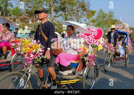 Chiang Mai, Thailandia - Febbraio 4, 2017: anniversario Chiang Mai Festival dei Fiori 2017 Cerimonia di apertura. Foto Stock