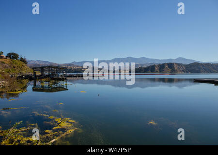 Il lago di Cachuma sulla Santa Ynez fiume in santa Barbara County, California , Stati Uniti Foto Stock