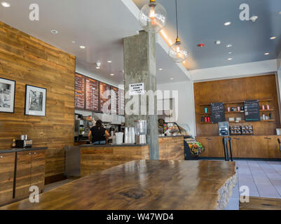 Pasadena, giu 23: vista interna di un moderno cafe su giu 23, 2019 a Pasadena, Los Angeles County, California Foto Stock
