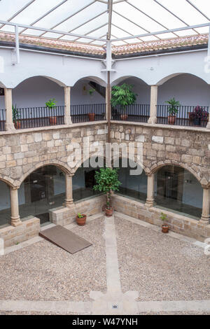 Caceres, Spagna - 30 Marzo 2019: San Francisco complesso culturale. La Malinche chiostro Foto Stock