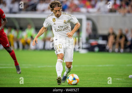 Houston, TX, Stati Uniti d'America. Il 20 luglio, 2019. Real Madrid centrocampista Luka Modric (10) controlla la sfera durante la prima metà di un internazionale Champions Cup Soccer match tra FC Bayern Monaco e Real Madrid a NRG Stadium di Houston, TX. Trask Smith/CSM/Alamy Live News Foto Stock