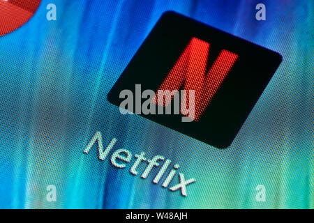 BUENOS AIRES, Argentina - 19 luglio 2019: applicazione Netflix icona sul cellulare touch screen (Android). Macro shot. Foto Stock