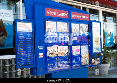 BURBANK, IN CALIFORNIA, STATI UNITI D'America - 14 luglio 2019: Netflix straniero cose Stagione 3, sessole Ahoy Pop Up Store a Baskin Robbins sul loro ultimo giorno. Foto Stock