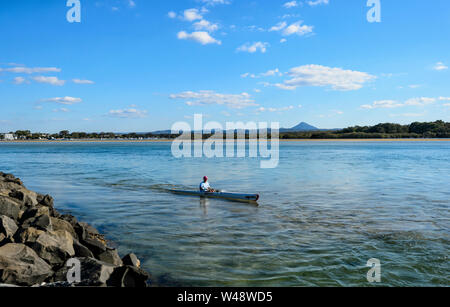 Persona kayak a Noosa teste, Sunshine Coast, Queensland, QLD, Australia Foto Stock