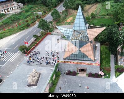 (190721) -- PECHINO, luglio 21, 2019 (Xinhua) -- foto aerea adottate il 28 giugno 2019 illustra il memorial hall che commemora la battaglia di Xinxu in Guanyang County, a sud della Cina di Guangxi Zhuang Regione autonoma. (Xinhua/Zhou Hua) Foto Stock