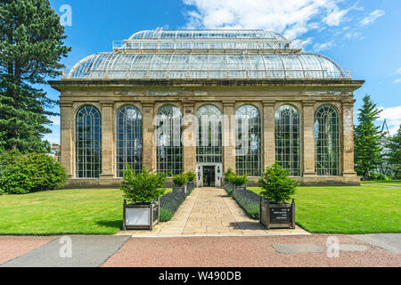 Ingresso al Vittoriano palm temperate house presso il Royal Botanic Garden Edinburgh Scotland Regno Unito Foto Stock