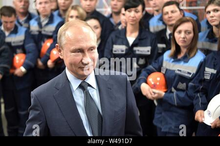 Il presidente russo Vladimir Putin si incontra con i lavoratori a Magnitogorsk Ferro e acciaio opere Luglio 19, 2019 in Magnitogorsk, Russia Foto Stock