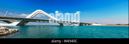 Ponte a onda autostrada, Emirati Arabi, Abu Dhabi Sheikh Zayed Bridge, Gen.2018 Foto Stock