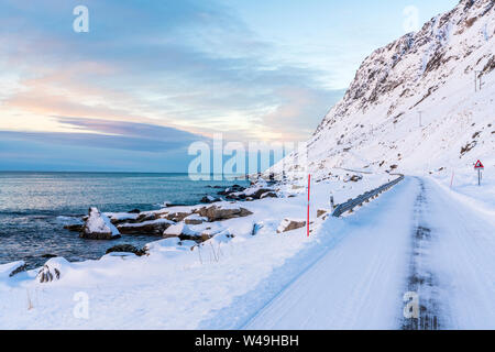 Vareidsundet, Vareid, Flakstadøya, Lofoten, Nordland, Norvegia, Europa Foto Stock
