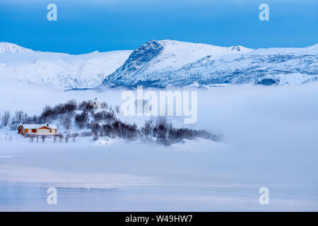 Costa Vestvågøya visto da Skreda rasteplass, Lofoten, Nordland, Norvegia, Europa Foto Stock