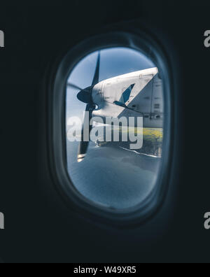 Ponta Delgada Azzorre - Luglio 13, 2019: isola di Faial visto da SATA Air Acores piano passeggero sul modo di Horta Aeroporto. Foto Stock