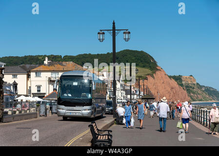 Sidmouth, Devon, Inghilterra, Regno Unito. Luglio 2019. Pulmann sul lungomare a Sidmouth un popolare resort per vacanze in East Devon. Foto Stock