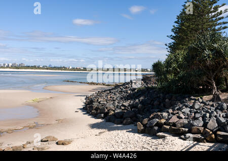 Kings spiaggia con vista dell'Oceano Pacifico, in Caloundra, Queensland, Australia. Foto Stock