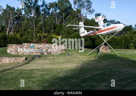 Aeroporto di Whitsunday presso Airlie Beach su Whitsundays nel Queensland, in Australia. L'aeroporto è utilizzato principalmente per il turista di piacere lotte per la loca Foto Stock